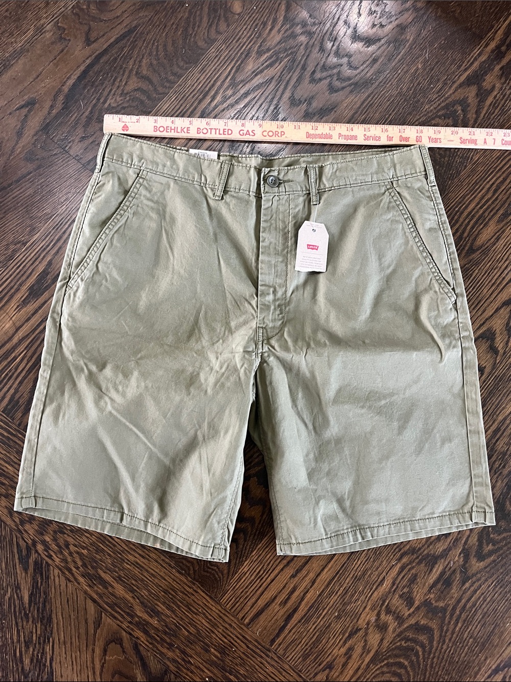 NEW 36 Levi's Olive Green Flat Front straight Chino Shorts sits below waist